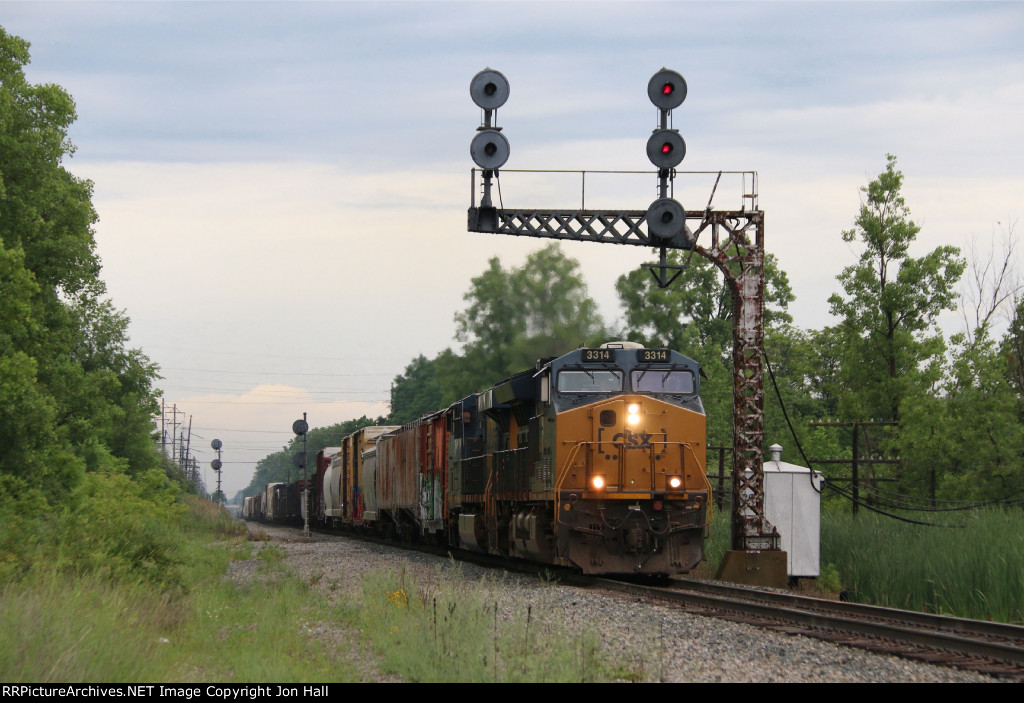 Just in to its trip back south, Z127 heads for Wixom as it passes under the Atwood Wye signals